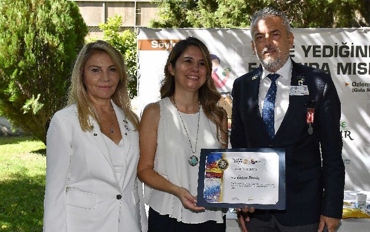 Bahçede öğrenip evde uyguladı Bahçede öğrenip evde uyguladı