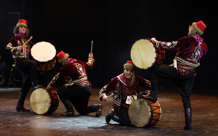 Bursa’da Karagöz Halk Dansları’ndan muhteşem final Bursa’da Karagöz Halk Dansları’ndan muhteşem final