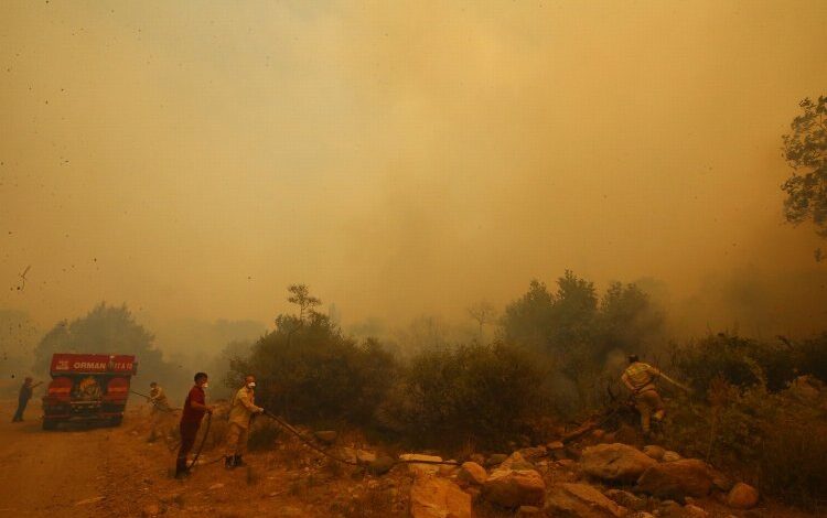 Çanakkale’de büyük yangın! Tahliyeler sürüyor! Çanakkale’de büyük yangın! Tahliyeler sürüyor!