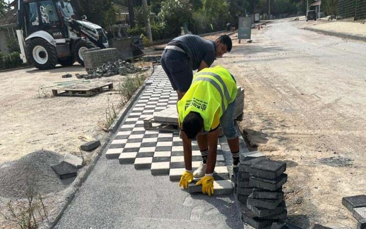 Kocaeli’de kaldırımlara mineral parke