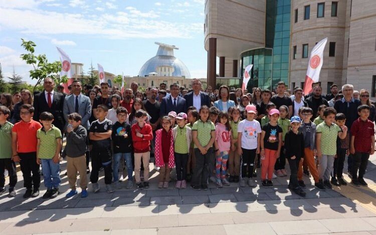 Depremde hayatını kaybeden NEVÜ’lüler için fidan dikildi