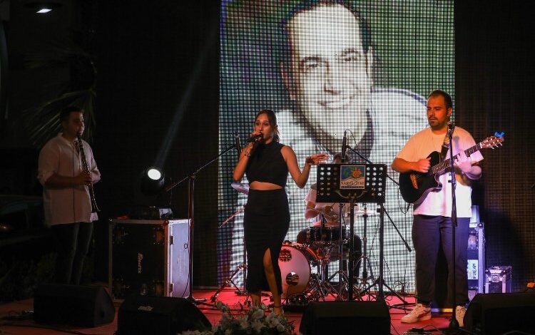 Narlıdere Yukarıköy’de ‘yaz’ konseri… Özkan Uğur da unutulmadı Narlıdere Yukarıköy’de ‘yaz’ konseri… Özkan Uğur da unutulmadı