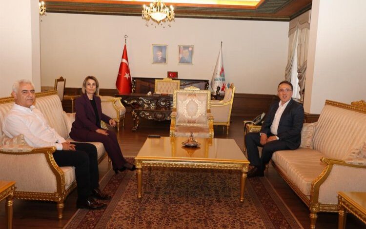 Nevşehir eski Valisi’nden Mehmet Savran’a veda Nevşehir eski Valisi’nden Mehmet Savran’a veda