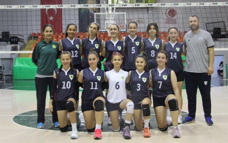 Manisa’da küçük kızlar filede 3’te 3 yaptı