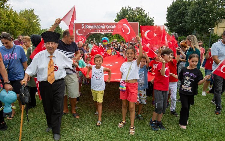 Bursa’da Çocuk Şenliği ile tatile veda edildi