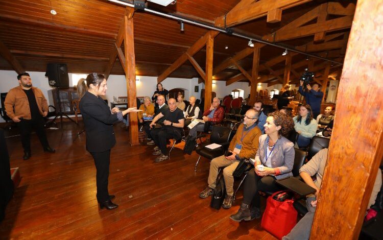 Efesli Herakleitos Felsefe Günleri sona erdi. 