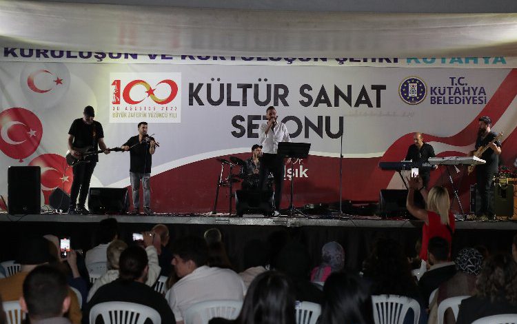 Berkay ve Dedeler Kütahyalıları mest etti