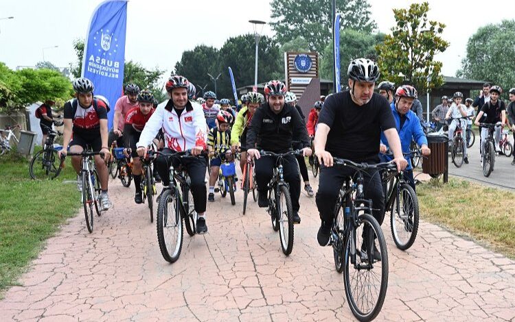 Dünya Bisiklet Günü’nde hayata pedalladılar