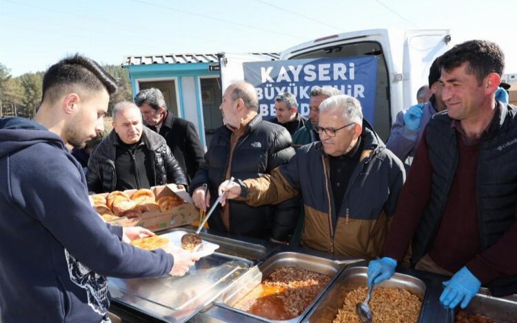 Deprem bölgesinde iftar Kayseri Büyükşehir’den