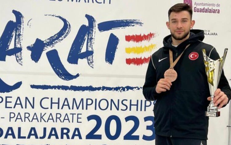 Sakaryalı karateci Avrupa’dan dereceyle döndü Sakaryalı karateci Avrupa’dan dereceyle döndü
