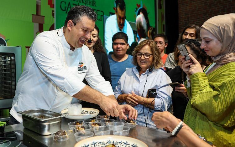 GastroANTEP’te ünlü şeflerin workshoplarına yoğun ilgi GastroANTEP’te ünlü şeflerin workshoplarına yoğun ilgi