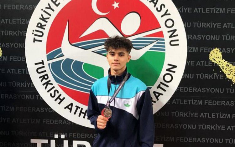 Bursa Osmangazili atletin madalya coşkusu Bursa Osmangazili atletin madalya coşkusu