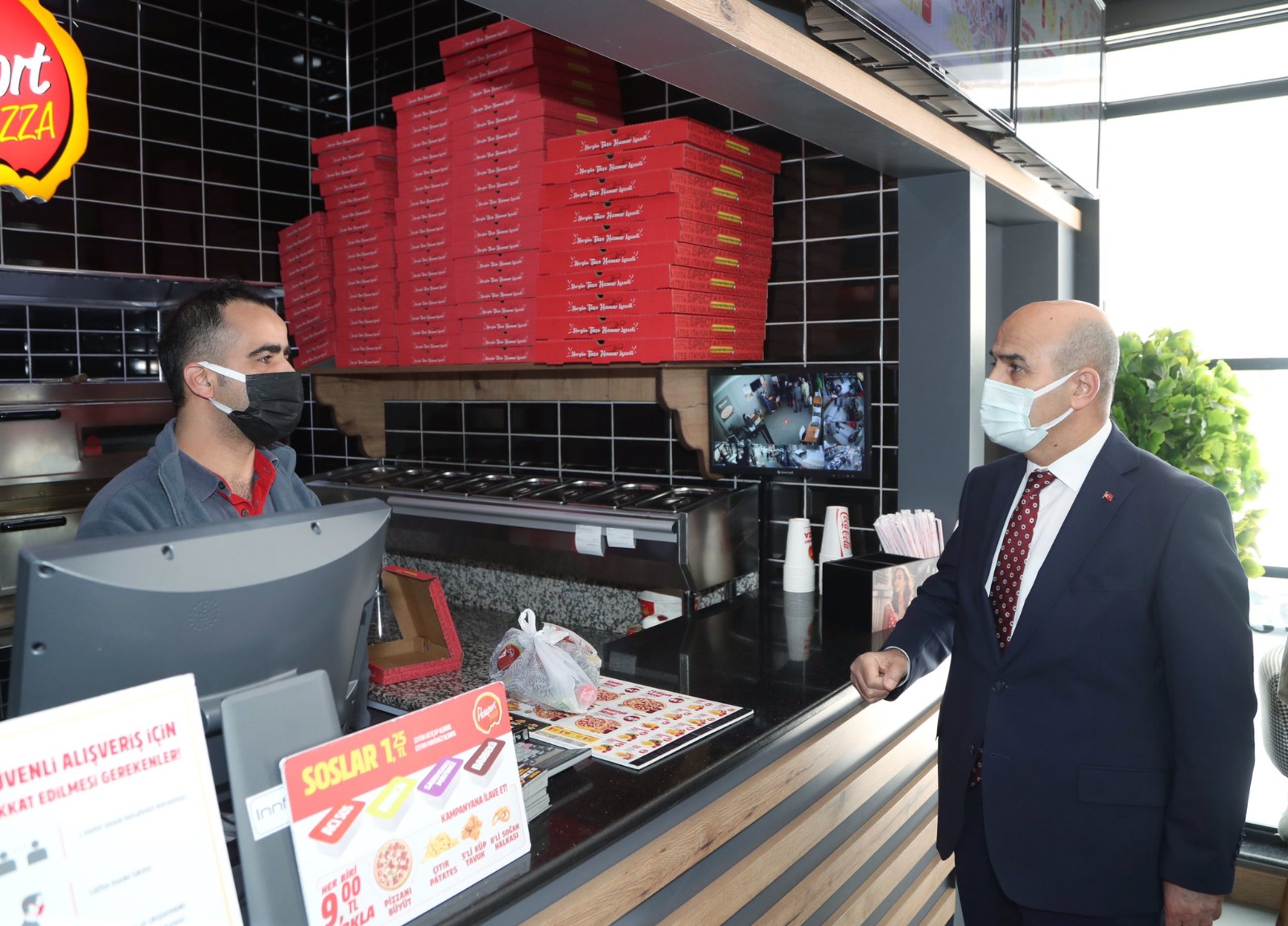 Mardin’de Vali Demirtaş’tan hem ziyaret, hem tedbir hatırlatması Mardin’de Vali Demirtaş’tan hem ziyaret, hem tedbir hatırlatması