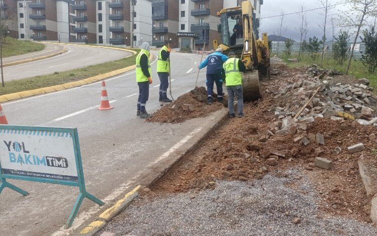 Yol Bakım Timi bozuk yol bırakmıyor Yol Bakım Timi bozuk yol bırakmıyor