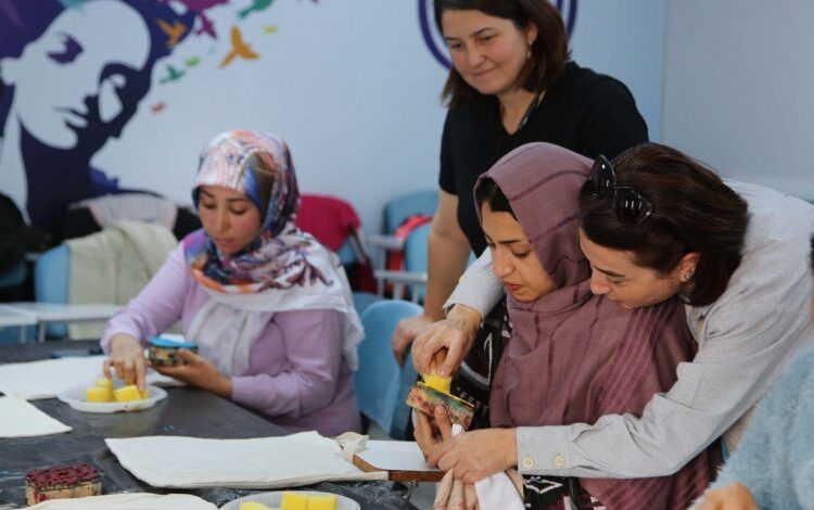 Eskişehir’de tarım işçisi kadınlara eğitim Eskişehir’de tarım işçisi kadınlara eğitim