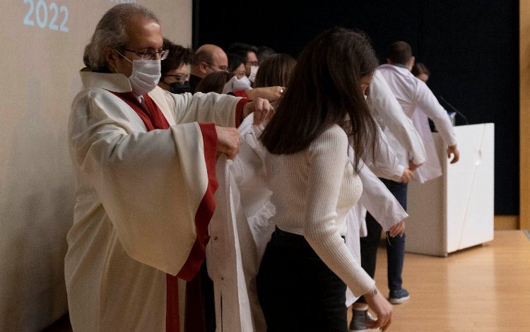 İstanbul’da öğrencilerin ‘beyaz önlük’ heyecanı