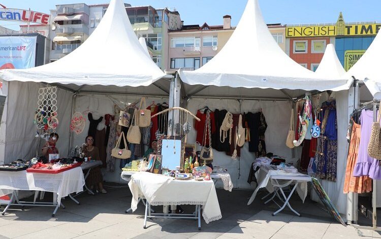 Deprem bölgesinden gelen esnaf Kocaeli Ucuzluk Panayırı’nda