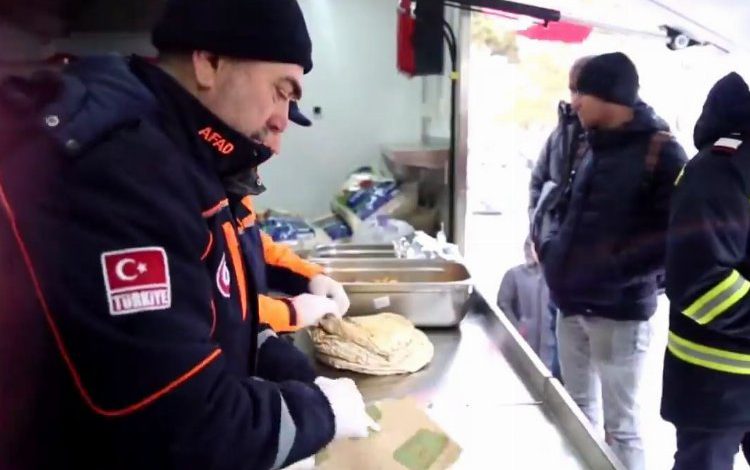 Kocaeli Büyükşehir yemek tırı Ukrayna sınırında Kocaeli Büyükşehir yemek tırı Ukrayna sınırında