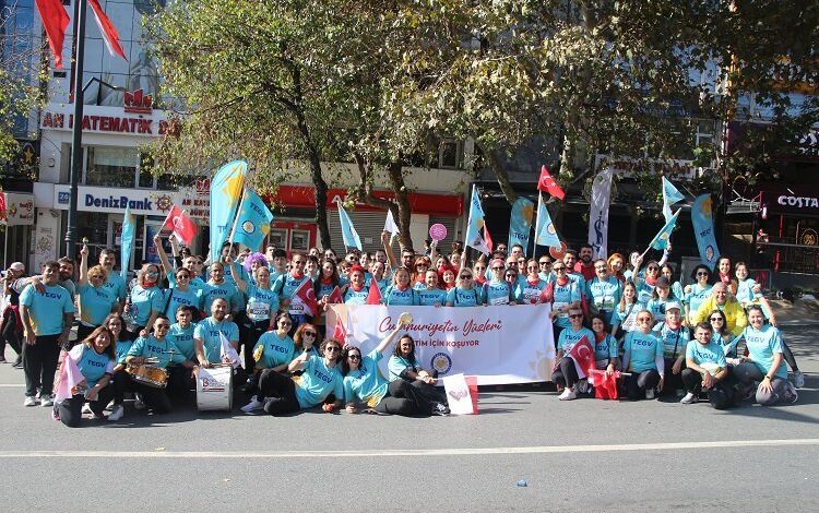 Cumhuriyetin yüzleri eğitim için koşuyor