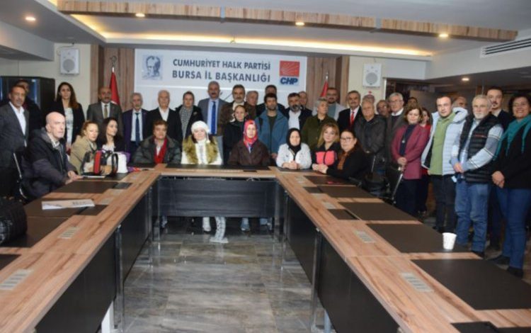 Bursa’da 100 yönetici DSP’den istifa ederek CHP’ye üye oldu Bursa’da 100 yönetici DSP’den istifa ederek CHP’ye üye oldu