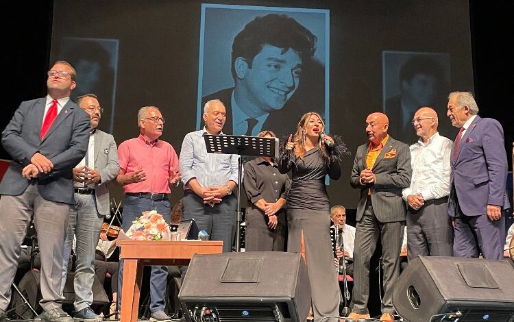 Sanat Güneşi Bursa’da şarkılarıyla anıldı Sanat Güneşi Bursa’da şarkılarıyla anıldı