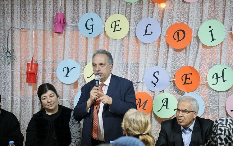 Kayseri Talas protokolü depremzedelerle iftar sofrasında Kayseri Talas protokolü depremzedelerle iftar sofrasında