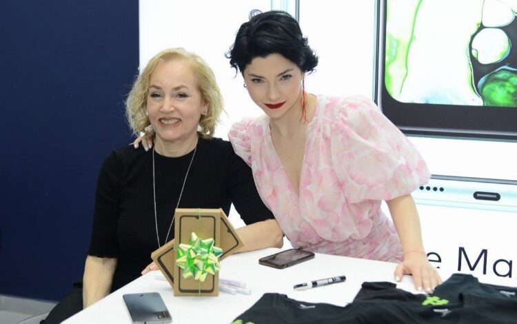 Boluğur’un imza gününde izdiham Boluğur’un imza gününde izdiham