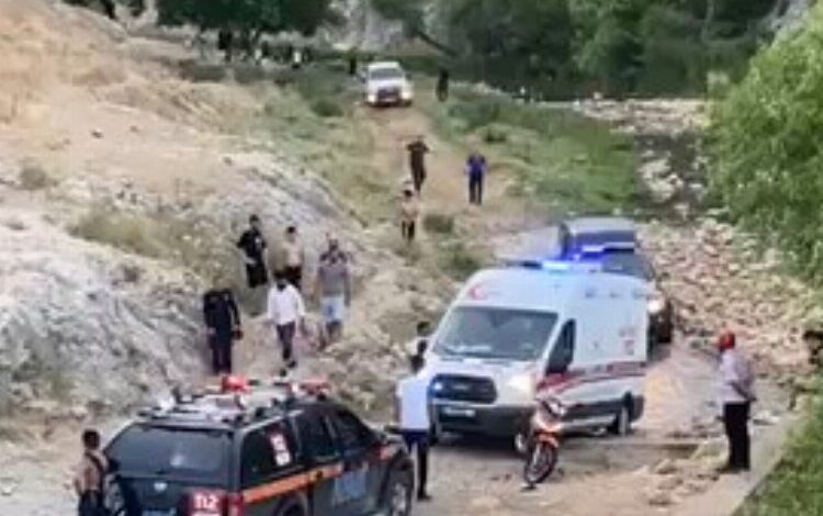 Adıyaman’da suya balıklama atlayan genç kayalara çakıldı! Adıyaman’da suya balıklama atlayan genç kayalara çakıldı!