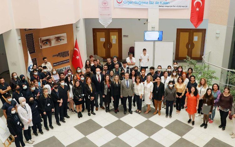 Farkındalık çizgileri Dokuz Eylül’de sergiye çıktı Farkındalık çizgileri Dokuz Eylül’de sergiye çıktı