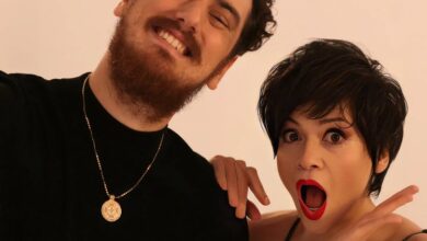 ‘Sahte Öpüşler’ şarkısı ile yapaylık eleştirisi