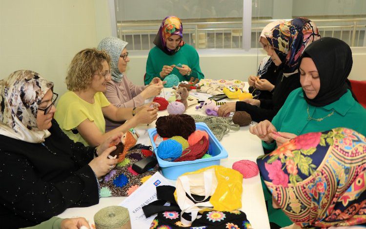 Kocaeli’de örgü dersleri Anne Şehir’de
