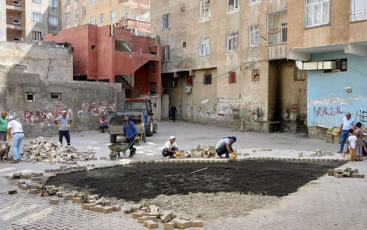 Diyarbakır Bağlar’da dar sokaklar genişletiliyor Diyarbakır Bağlar’da dar sokaklar genişletiliyor