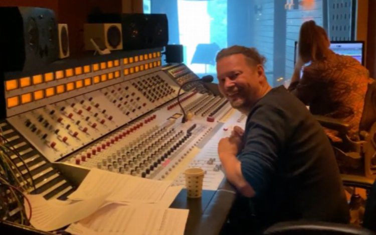 İskender Paydaş’tan ‘Dilber Ay’ itirafı İskender Paydaş’tan ‘Dilber Ay’ itirafı