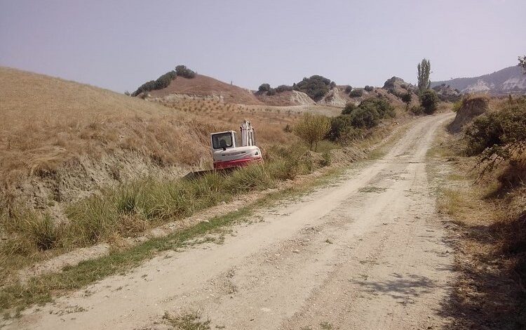 Manisa Karabeyler’de dere temizliği Manisa Karabeyler’de dere temizliği