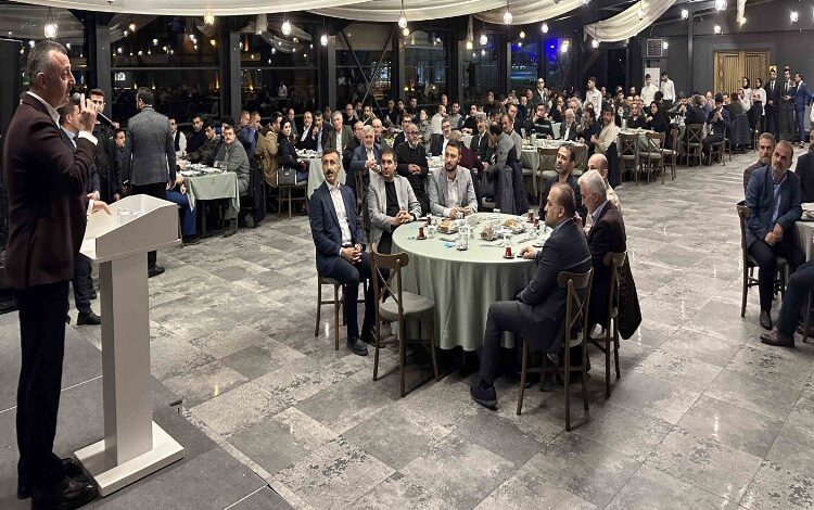 Kocaeli’de Başkan Büyükakın Bayburtlularla bulştu Kocaeli’de Başkan Büyükakın Bayburtlularla bulştu