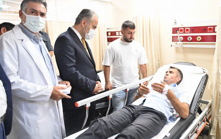 Bursa’da otobüs kazasındaki yaralılara Başkan Aktaş’tan ziyaret Bursa’da otobüs kazasındaki yaralılara Başkan Aktaş’tan ziyaret