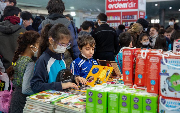 Bursa’da Kitap Fuarı’na hafta sonu ilgisi Bursa’da Kitap Fuarı’na hafta sonu ilgisi