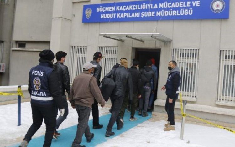 Düzensiz göçe denetim… 2 bin 28 göçmen yakalandı