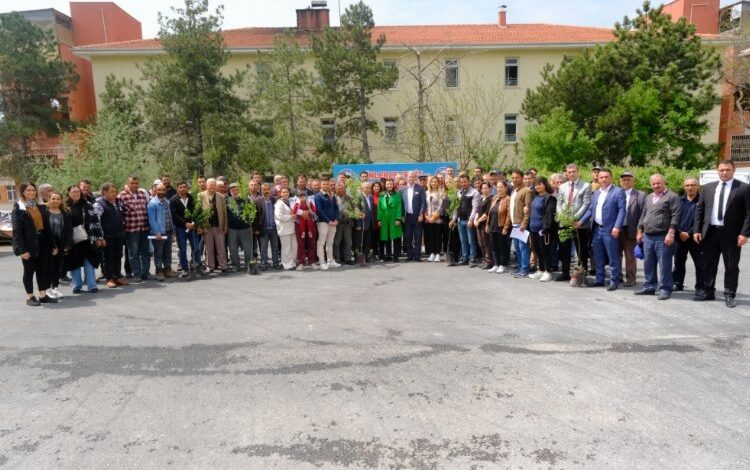 Genç çiftçilere badem desteği Genç çiftçilere badem desteği