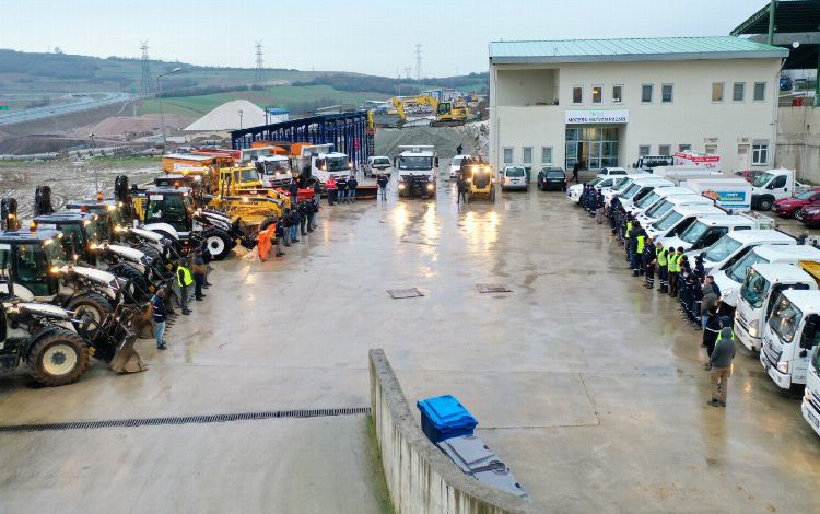 Kocaeli İzmit’te 150 kişilik kar timi