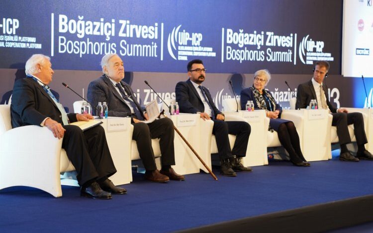 İlber Ortaylı ‘Atatürk ve Dünya’ panelinde konuştu İlber Ortaylı ‘Atatürk ve Dünya’ panelinde konuştu