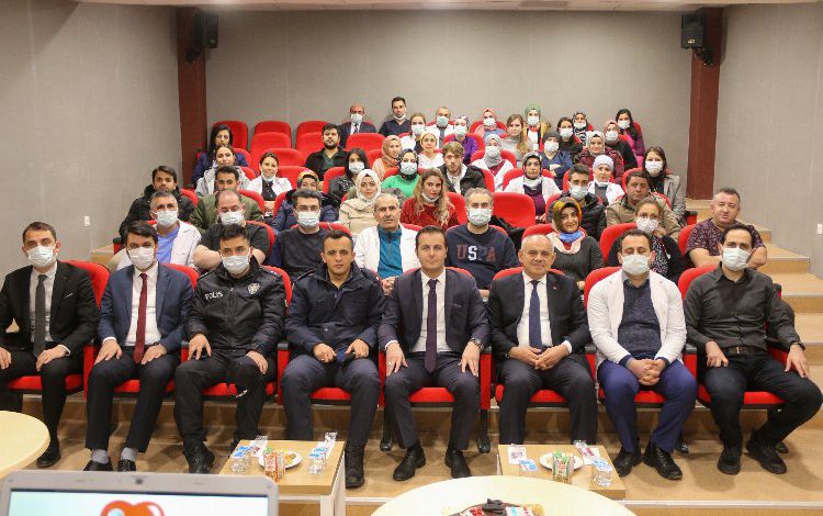 Kayseri Yahyalı’da sağlık çalışanlarının Tıp Bayramı kutlandı Kayseri Yahyalı’da sağlık çalışanlarının Tıp Bayramı kutlandı