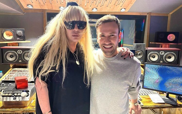 Zerrin Özer’den 14 yıl sonra albüm Zerrin Özer’den 14 yıl sonra albüm