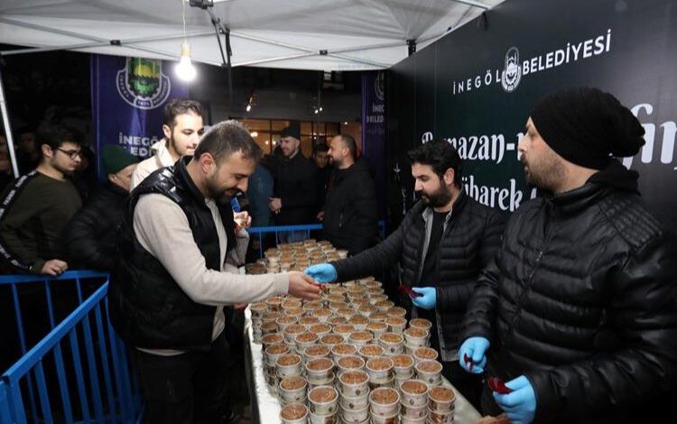 Bursa İnegöl’de ilk teravih, ilk ikramlar Bursa İnegöl’de ilk teravih, ilk ikramlar