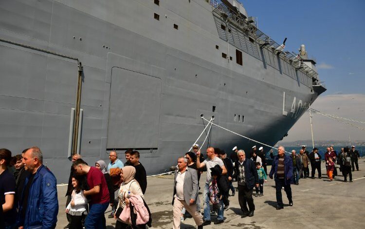 TCG Anadolu’ya ziyaretçi akını TCG Anadolu’ya ziyaretçi akını