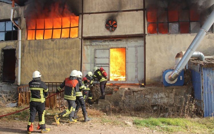 Kayseri itfaiyesinden OSB yangınına müdahale Kayseri itfaiyesinden OSB yangınına müdahale