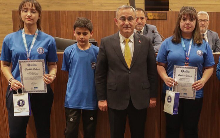 Kütahya’da başarılı sporcular ödüllendirildi