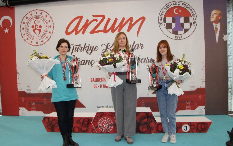 Satrançta hamle sırası kadınlarda