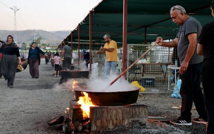 Kayseri Talas’ta piknik havasında kışa hazırlık
