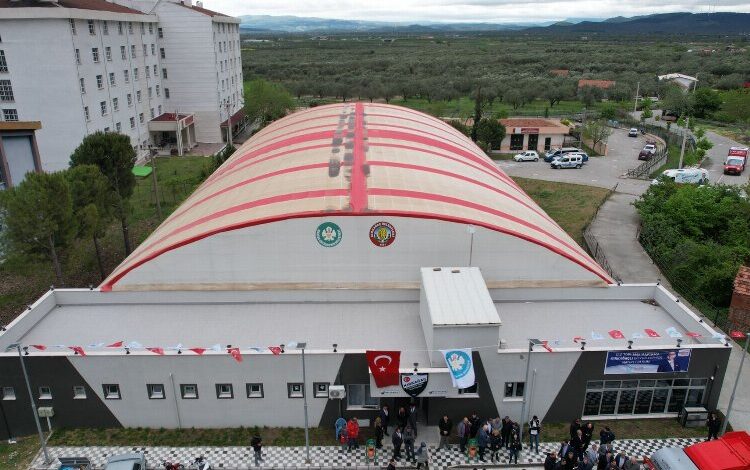 Manisa Kırkağaç kapalı halı sahaya kavuştu